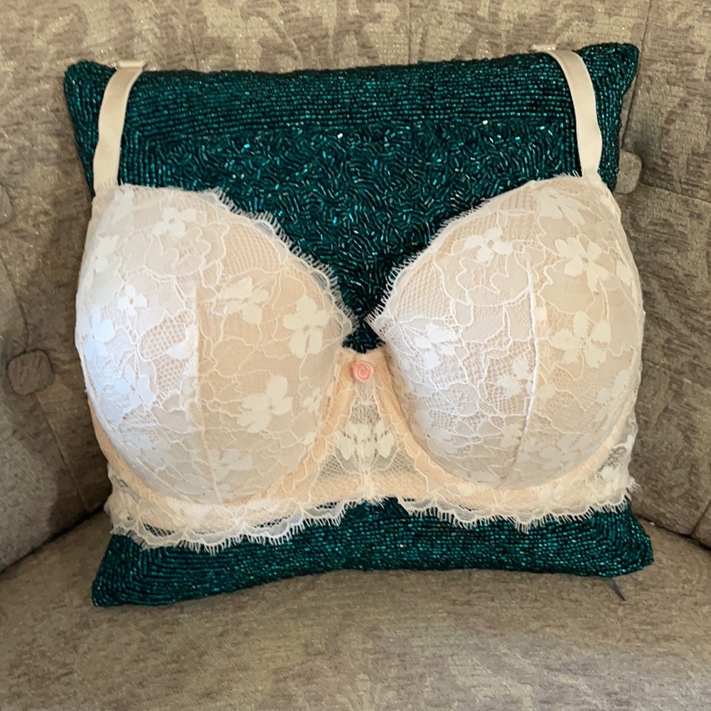 Victoria’s Secret Dream Angels Bra Nude Lace